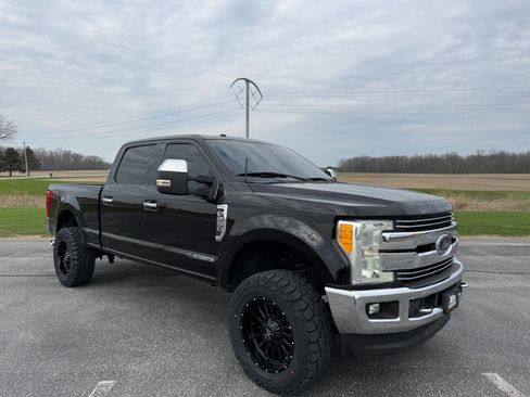 Used 2017 Ford F250 Lariat w/ Lariat Ultimate Package image 3