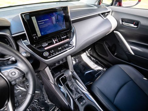 Used 2025 Toyota Corolla Cross XLE AWD/4WD image 22