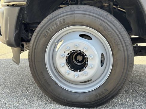 Used 2014 Ford F550 2WD Regular Cab Super Duty image 10