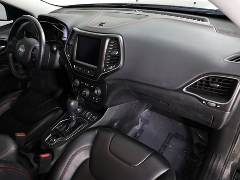 Used 2021 Jeep Cherokee Trailhawk w/ Sun, Sound & Nav Group AWD/4WD image 39