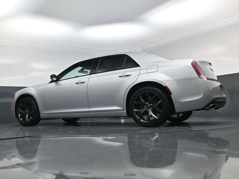 Used 2023 Chrysler 300 Touring w/ Sport Appearance Package RWD image 17