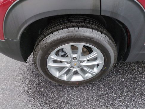 Used 2024 Chevrolet TrailBlazer LS w/ LS Convenience Package FWD image 9