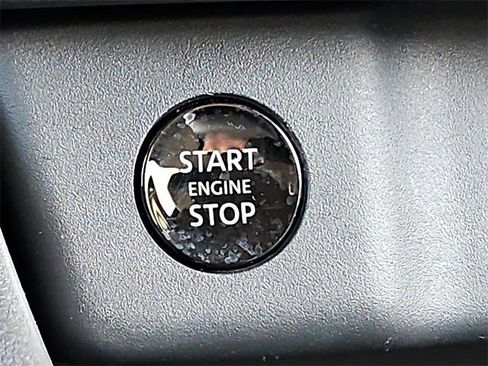 Certified 2025 Nissan Rogue S image 18