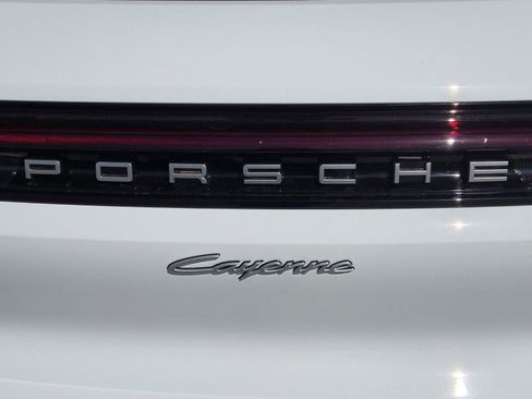 Certified 2025 Porsche Cayenne image 12