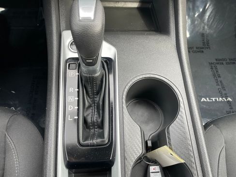 Used 2025 Nissan Altima 2.5 SV FWD image 17