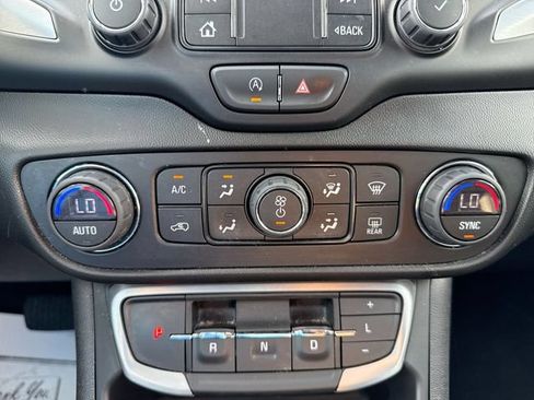 Used 2022 GMC Terrain SLT w/ Infotainment Package II AWD/4WD image 19