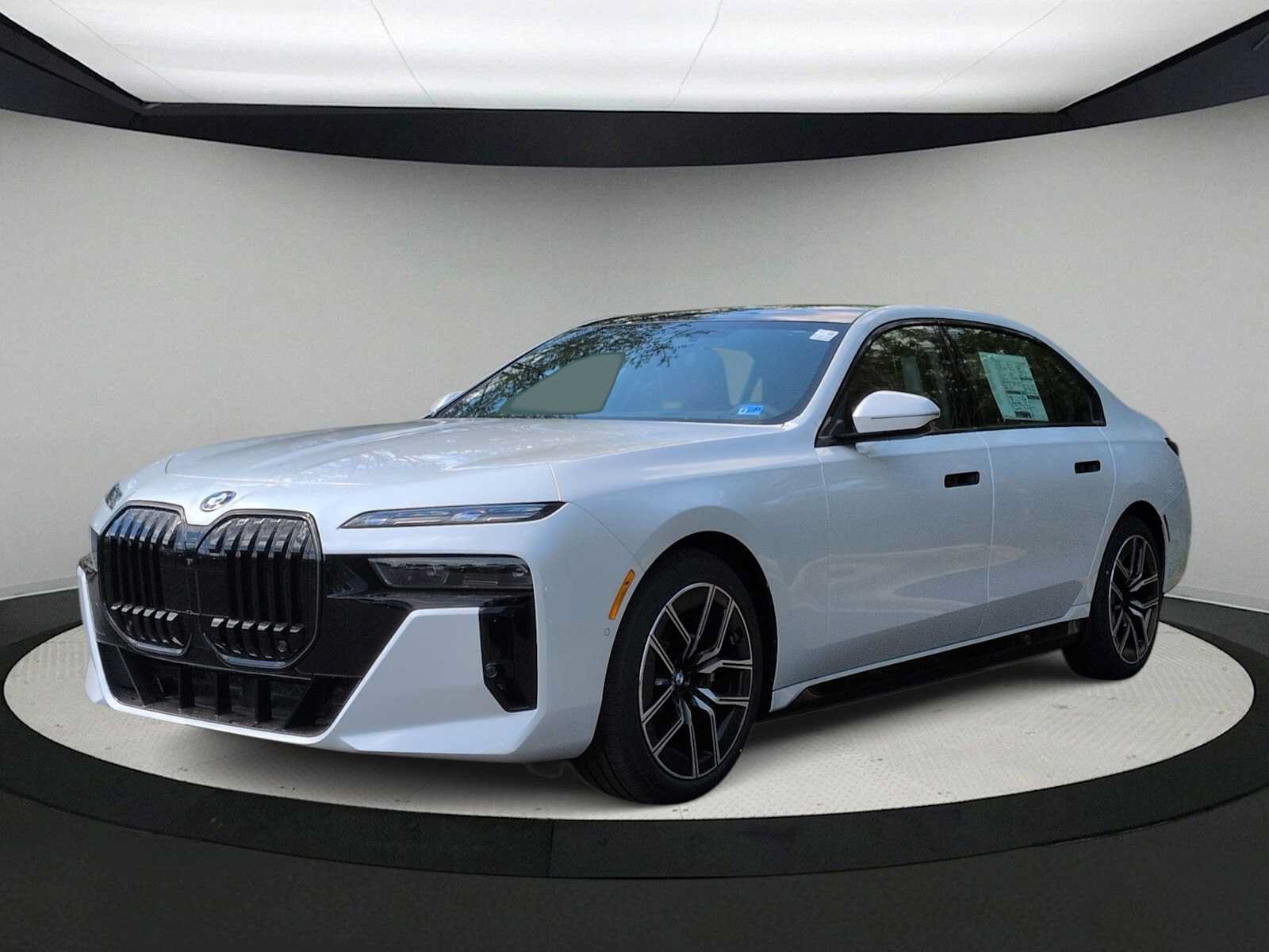 Used 2026 BMW i7 xDrive60 w/ Executive Package AWD/4WD image 4