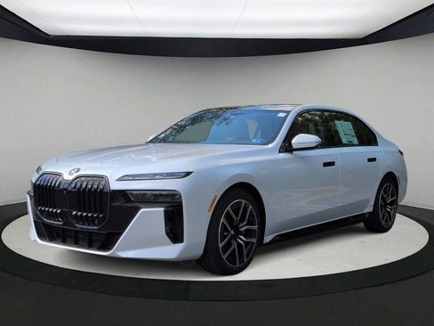 Used 2026 BMW i7 xDrive60 w/ Executive Package AWD/4WD image 4