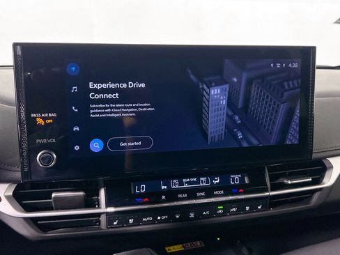 Used 2025 Toyota Sienna Platinum image 28