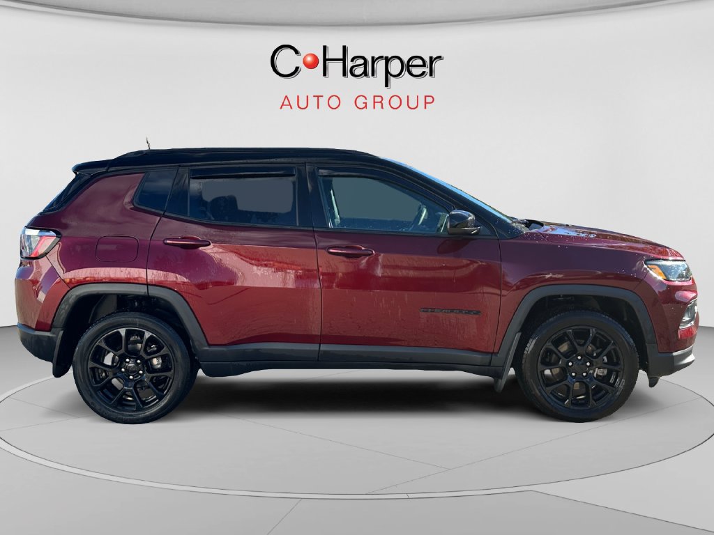 Used 2022 Jeep Compass Latitude AWD/4WD image 2
