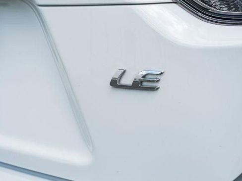 Used 2022 Toyota Corolla LE image 9