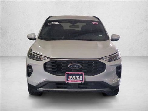 Used 2025 Ford Escape ST-Line Select AWD/4WD image 2
