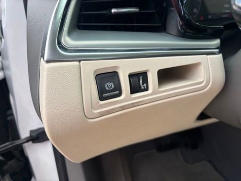 Used 2021 Cadillac XT5 Premium Luxury FWD image 23