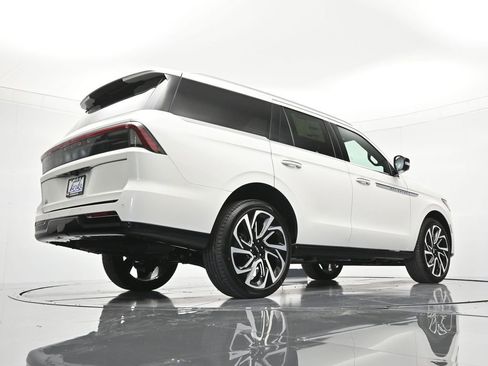 New 2026 Lincoln Navigator Reserve AWD/4WD image 42