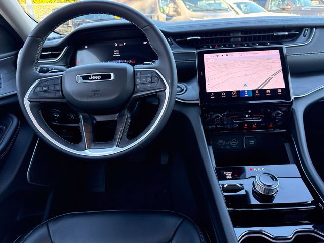 Used 2023 Jeep Grand Cherokee L Limited AWD/4WD image 20