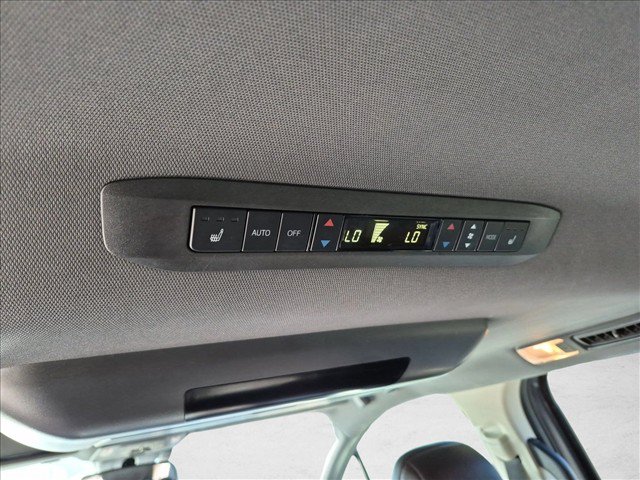 Used 2024 Toyota Sienna Platinum FWD image 19