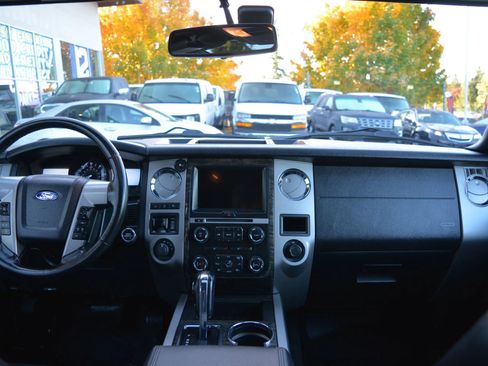 Used 2016 Ford Expedition Limited image 19