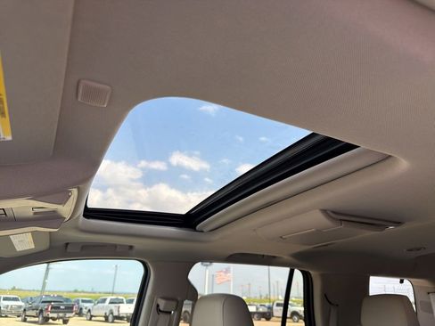 Used 2018 Cadillac Escalade Luxury AWD/4WD image 19