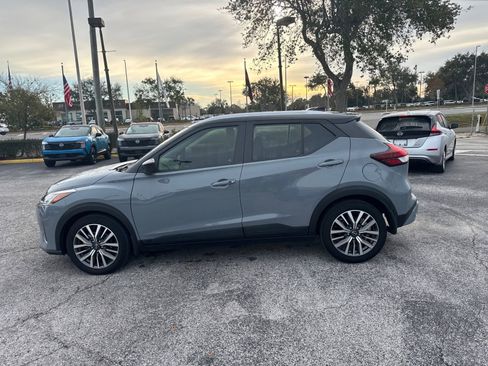 Certified 2023 Nissan Kicks SV image 9