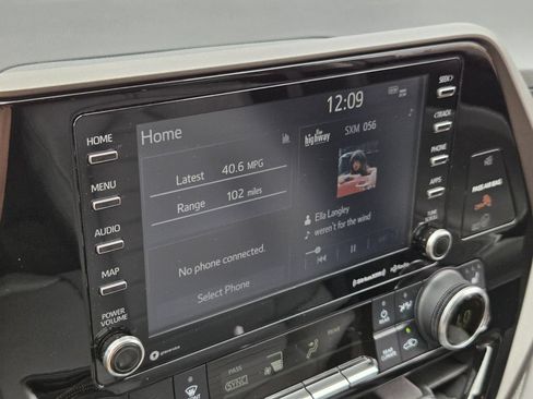 Used 2022 Toyota Highlander XLE FWD image 21