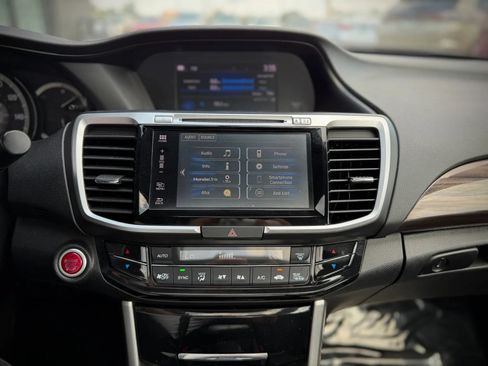 Used 2017 Honda Accord EX image 11