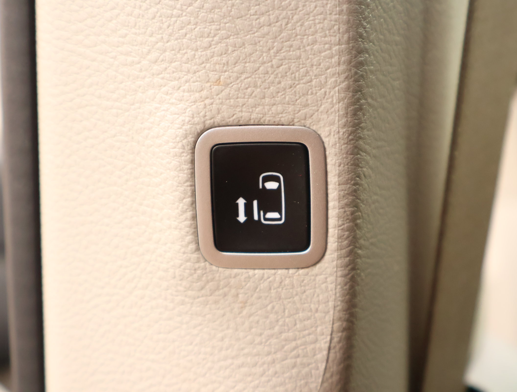 Used 2024 Chrysler Pacifica Touring-L FWD image 27