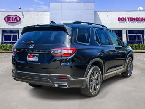 Used 2025 Honda Pilot Sport image 4