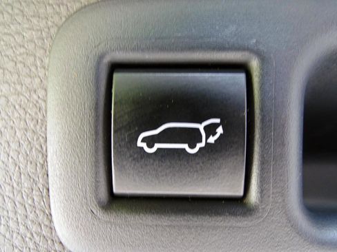 Used 2022 Toyota Highlander Platinum AWD/4WD image 19