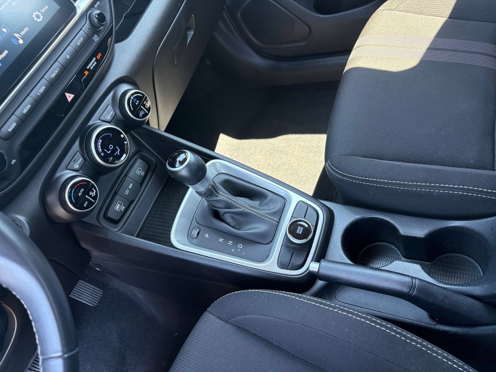 Used 2025 Hyundai Venue SEL FWD image 40