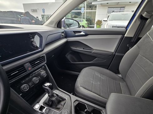 Used 2024 Volkswagen Taos SE image 15
