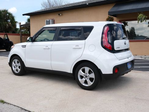 Used 2018 Kia Soul FWD image 7