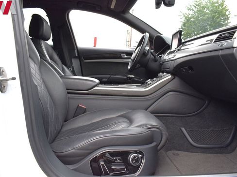 Used 2013 Audi S8 image 25
