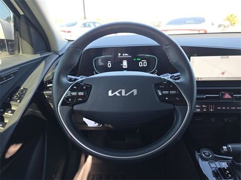 Certified 2024 Kia Niro SX image 17