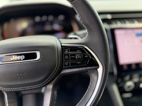 Used 2023 Jeep Grand Cherokee Overland w/ Luxury Tech Group IV image 28