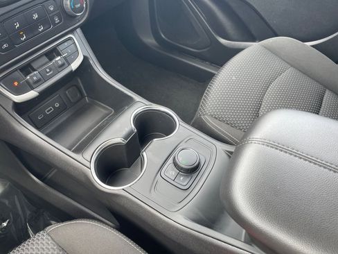 Used 2024 GMC Terrain SLE FWD image 39