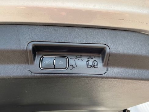 Used 2024 Ford Explorer XLT w/ Equipment Group 202A AWD/4WD image 31