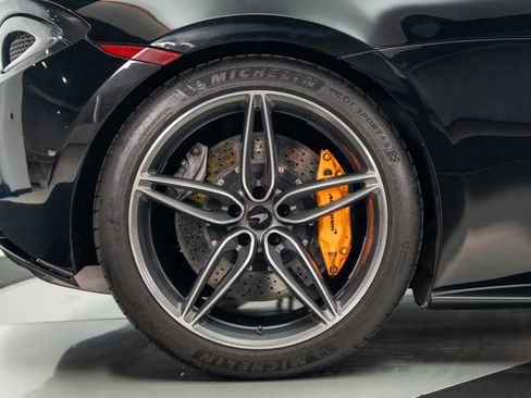 Used 2019 McLaren 570S Spider image 29