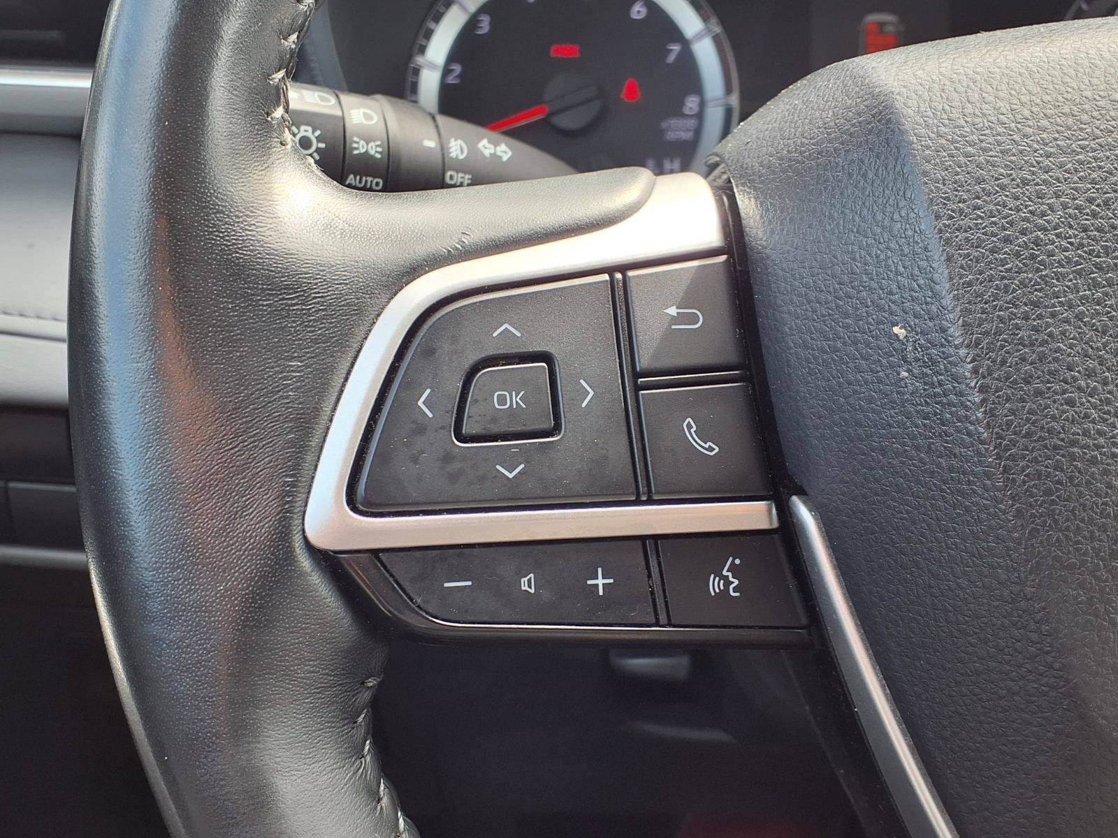 Used 2022 Toyota Highlander LE AWD/4WD image 15