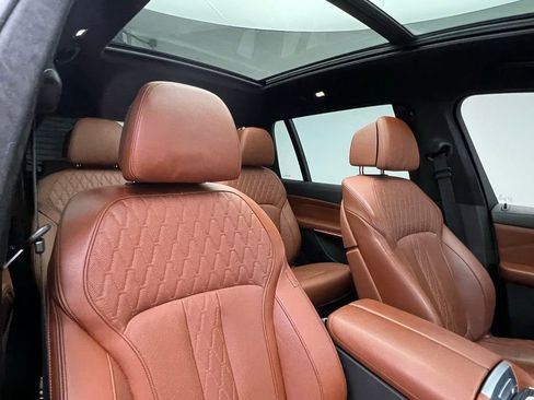 Used 2023 BMW X7 M60i image 7