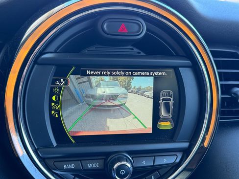 Used 2018 MINI Cooper 2-Door Hardtop w/ Premium Package FWD image 8