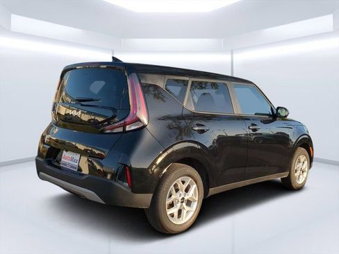 Used 2025 Kia Soul LX image 3