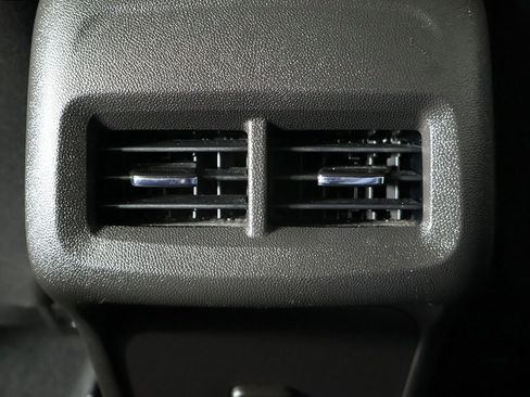 Used 2024 Chevrolet Equinox LT image 27