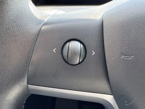 Used 2020 Tesla Model Y Long Range image 17