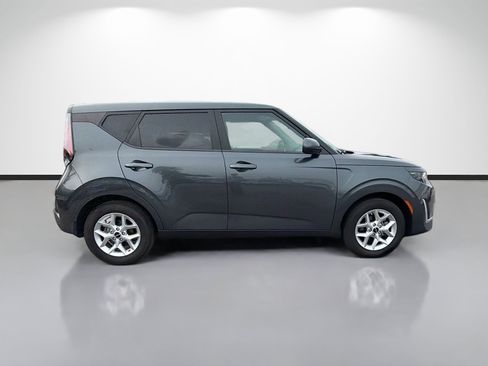 Used 2023 Kia Soul LX w/ LX Technology Package FWD image 2