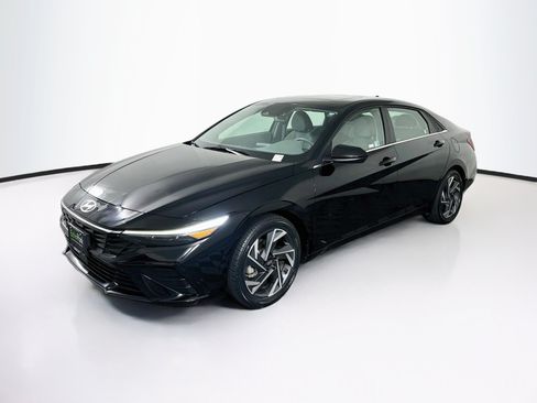 Used 2025 Hyundai Elantra SEL FWD image 3