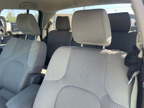 Used 2011 Nissan Frontier SV w/ SV Premium Utility Pkg AWD/4WD image 6