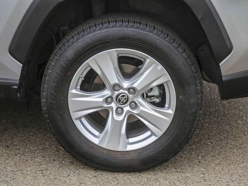 Used 2021 Toyota RAV4 LE image 12