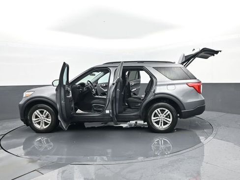 Used 2023 Ford Explorer XLT AWD/4WD image 32