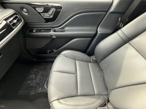 New 2026 Lincoln Aviator AWD image 16
