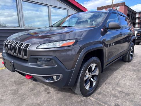 Used 2015 Jeep Cherokee Trailhawk w/ Cold Weather Group AWD/4WD image 3